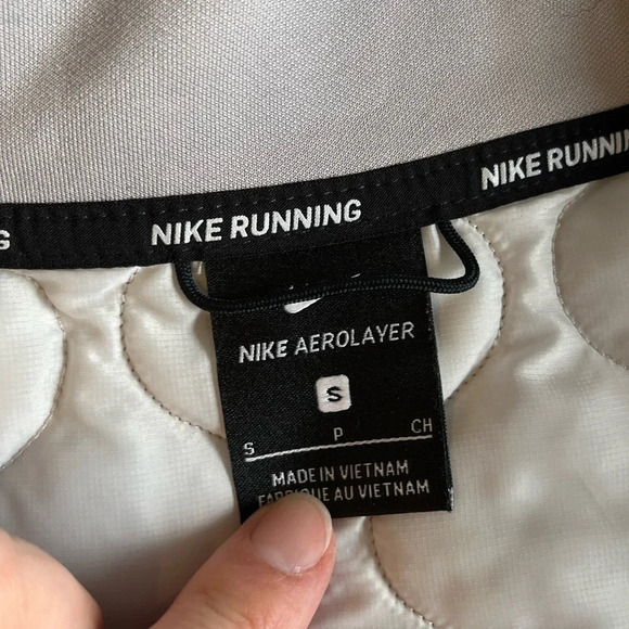 Nike Aerolayer Running Vest, gray/black. Women’s small - Picture 5 of 10